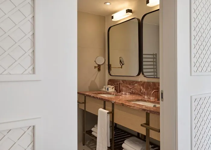 奥帕蒂亚维耶塔阿玛德里亚米勒尼酒店 4*